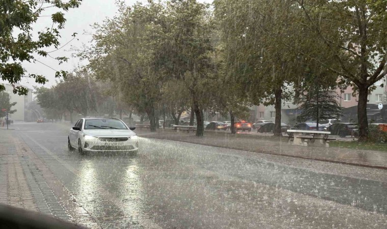 Edirnede şiddetli yağmur zor anlar yaşattı