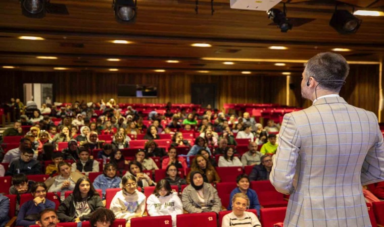 Eğitim koçu Dinç, Aile ve Kariyer Okulu ile ilgili bilgi verdi