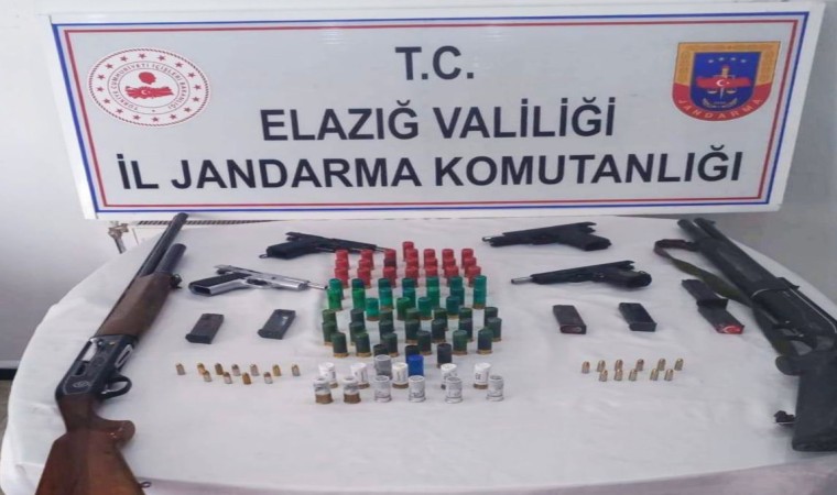 Elazığda ruhsatsız silah operasyonu: 2 gözaltı