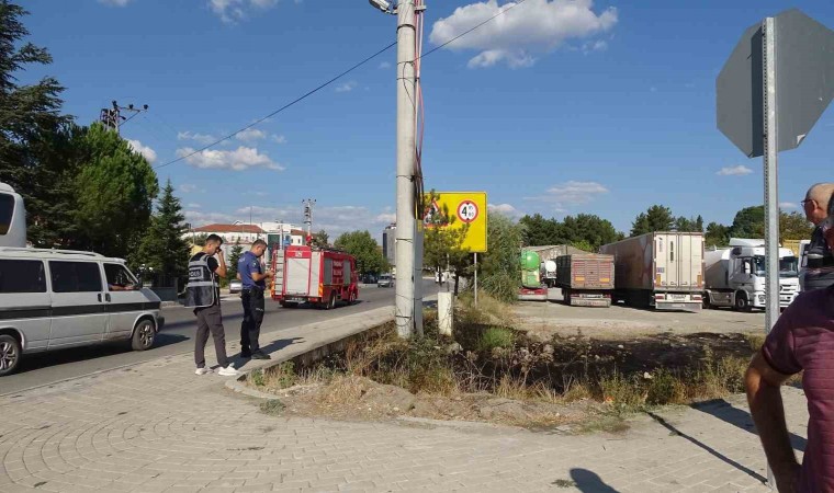 Elektrik direğinde çıkan yangın kokuttu