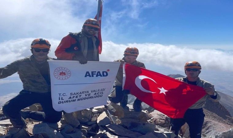 Erciyesin zirvesinde arama kurtarma eğitimi