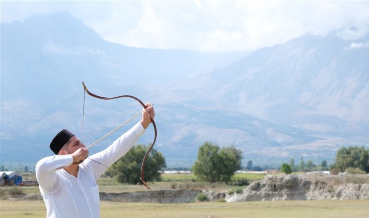 Erzincanda Geleneksel Türk Okçuluğu heyecanı