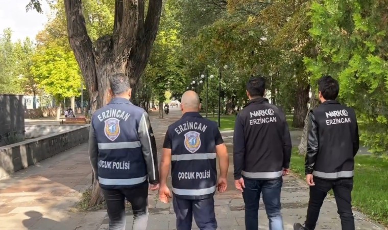 Erzincanda polisin okul çevrelerinde denetimleri sürüyor