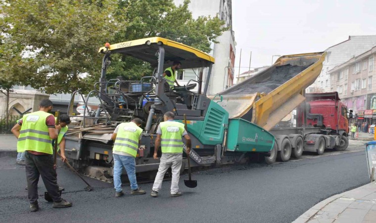 Esenyurtta tahrip olan yollar ve asfaltlar yenileniyor