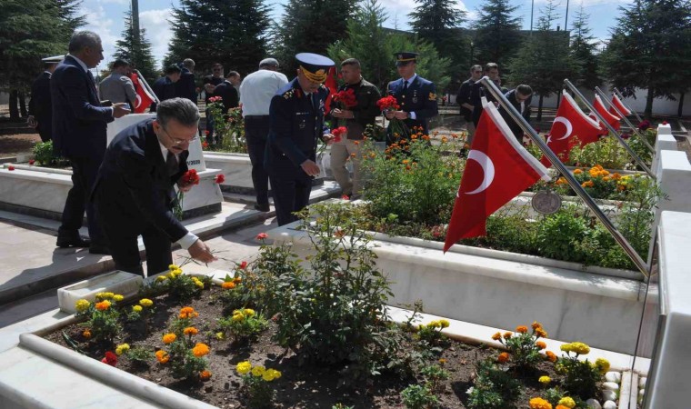 Eskişehirin işgalden kurtuluşunun 102nci yılında şehit kabirleri ziyaret edildi