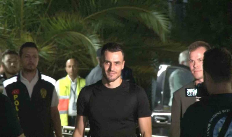 Fenerbahçenin yeni transferi Filip Kostic, İstanbula geldi