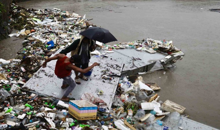 Filipinlerde tropikal fırtına: 11 ölü