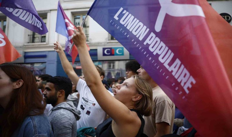 Fransada binlerce kişi yeni başbakanı protesto için sokaklara döküldü