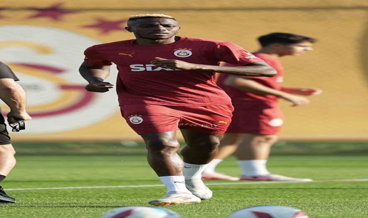 Galatasarayda Victor Osimhen ilk antrenmanına çıktı