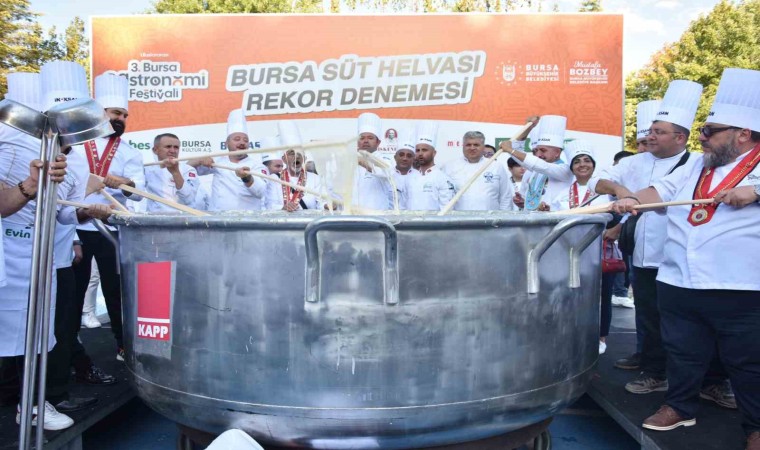 Gastronomi Festivalinde ‘Bursa süt helvası rekor denemesi