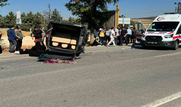 Gaziantepte 2 hafif ticari araç çarpıştı: 5 yaralı