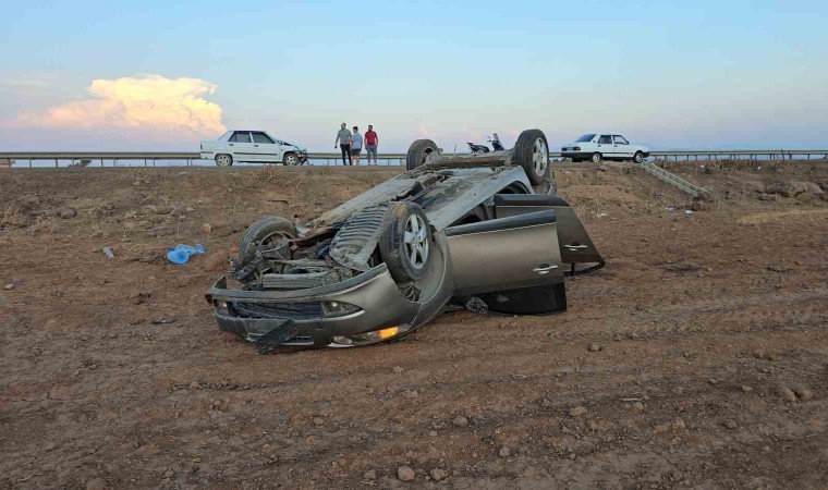 Gaziantepte çarpışan 2 otomobilden biri takla attı: 4 yaralı