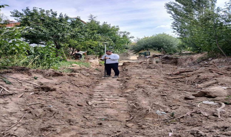 Gediz Gökler Beldesinde dere ıslah çalışmaları başladı