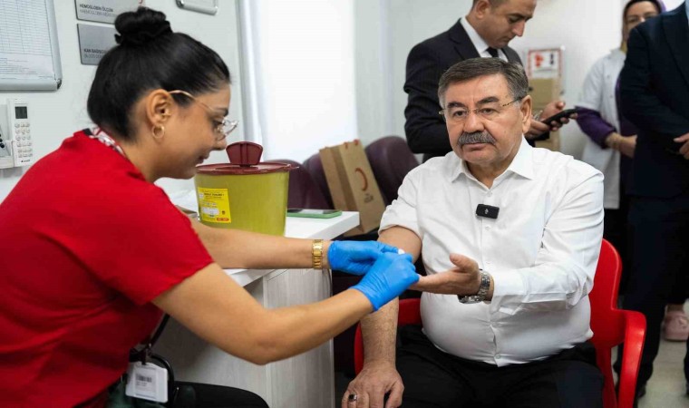 Gölbaşı Belediye Başkanı Odabaşı, Kızılaya kan bağışında bulundu