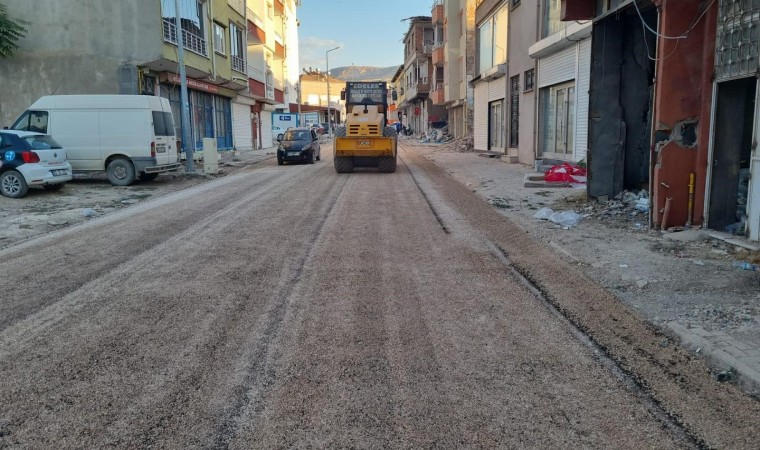 Gölbaşı ilçesinde yol onarım çalışmaları devam ediyor