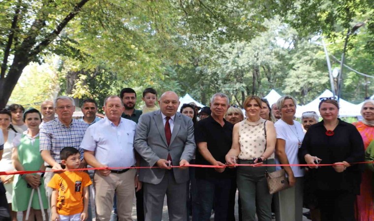 Gönende 16. Ulusal Oya ve Çeyiz Festivali coşkuyla başladı