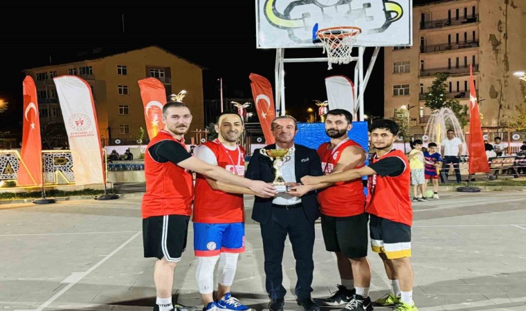 Hakkaride basketbol turnuvası sona erdi