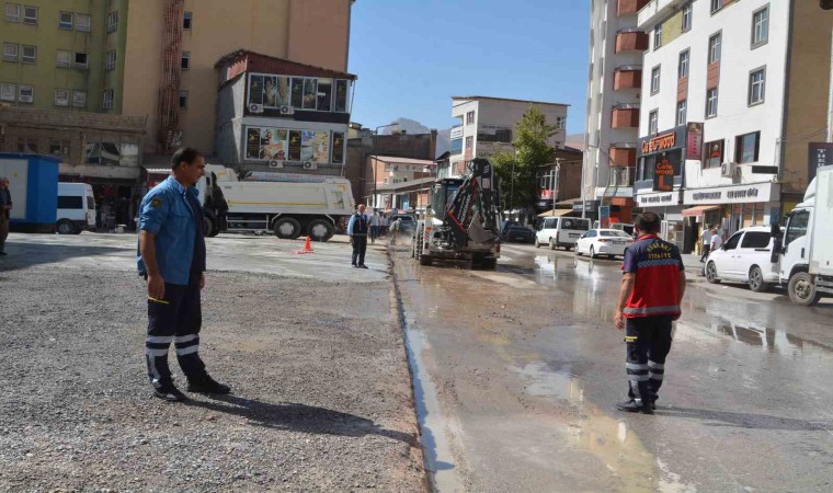 Hakkaride işportacılar kendilerine ayrılan alanda çalışacak