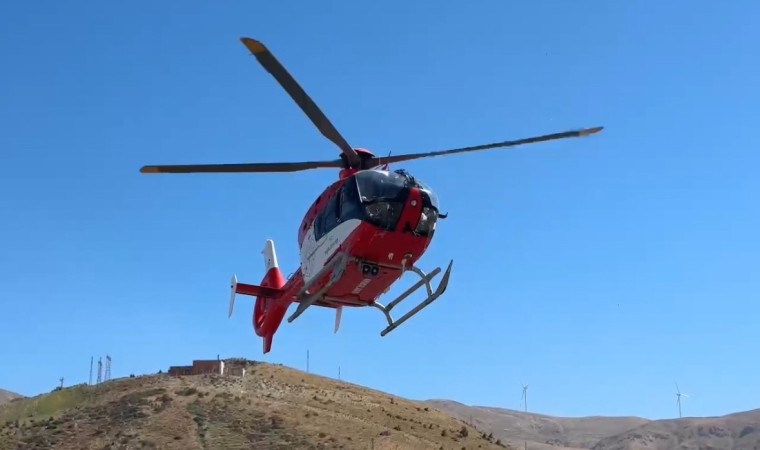 Hizanda dağlık alanda metrelerce yuvarlanan vatandaş ambulans helikopterle kurtarıldı