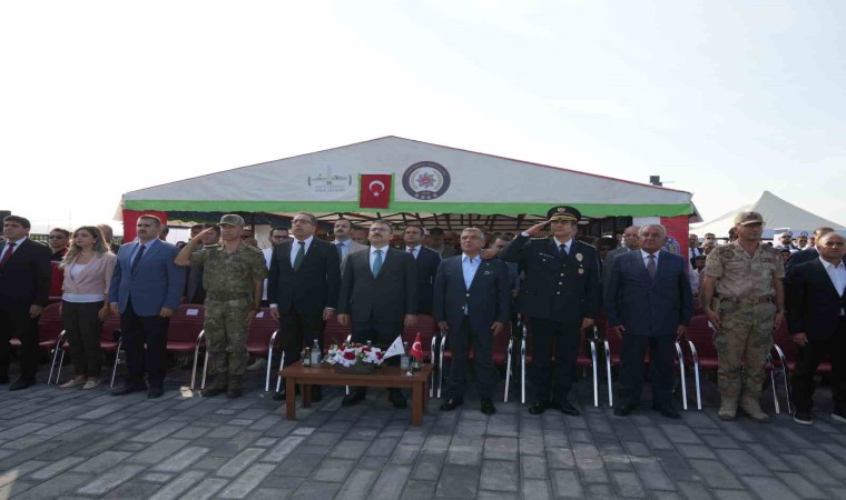 Iğdırda hain saldırıda hayatını kaybeden şehitler için yapılan anıt törenle açıldı