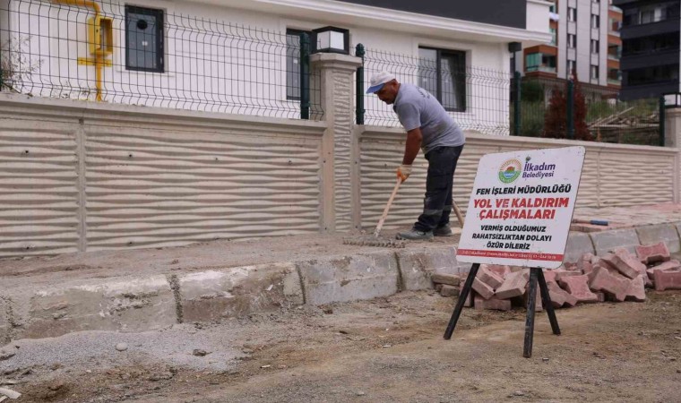 İlkadımda kaldırımlar daha konforlu hale geliyor