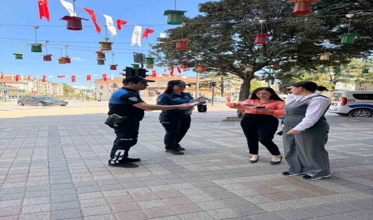 İnegölde İlçe Emniyet Müdürlüğü ekiplerinden vatandaşları bilgilendirme çalışması