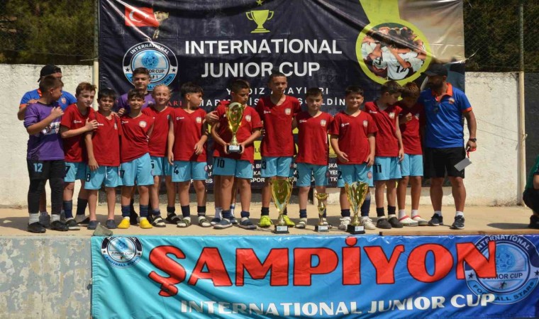 İnternationel Junior Cupda Darıca Kalespor fırtınası esti