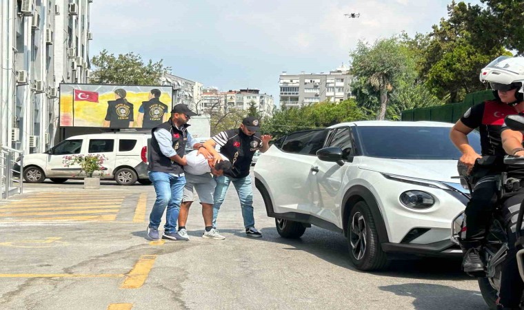 İzmirde 2 kişiyi öldürüp 3 kişiyi yaralayan gaspçı katil tutuklandı