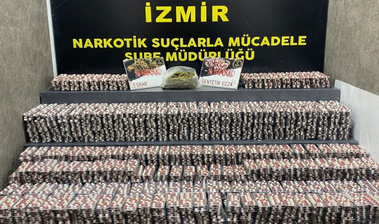 İzmirde bir adreste 55 bin uyuşturucu nitelikli hap ele geçirildi