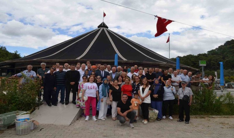 İzmirdeki Aydınlılar ‘Keşkek gününde bir araya geldi