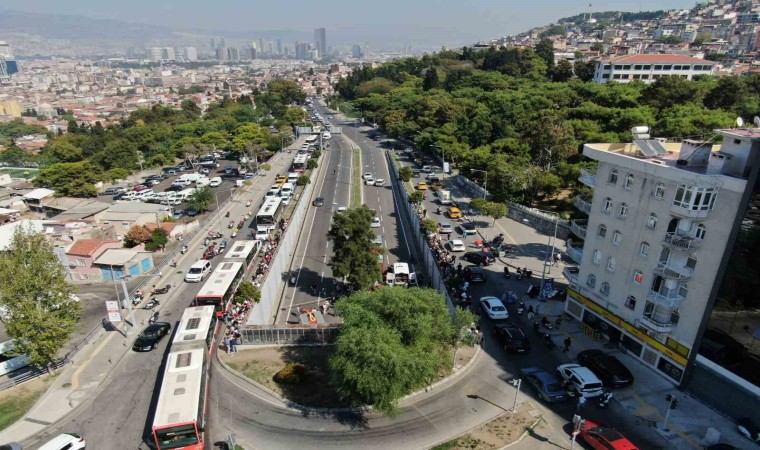 İzmirdeki kazada can pazarı: 3 ölü, 2 yaralı