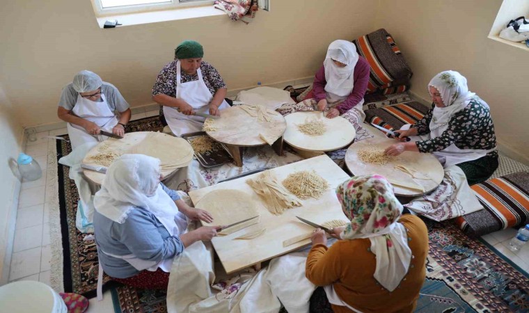 Kadınlar kurdukları kooperatifte hem sosyalleşiyor hem de ekonomilerine katkı sağlıyor