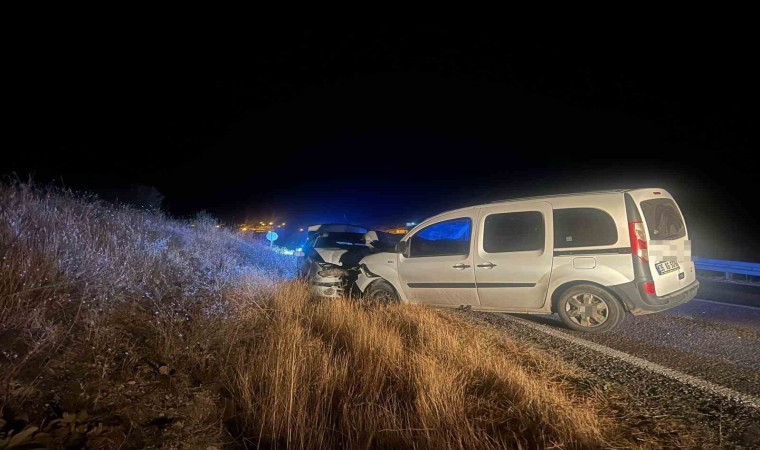 Kahramanmaraşta ticari araç ile otomobil çarpıştı: 11 yaralı