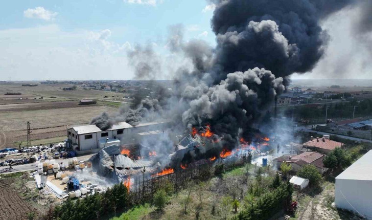 Kapaklıda kimyasal fabrika yangını dron ile görüntülendi