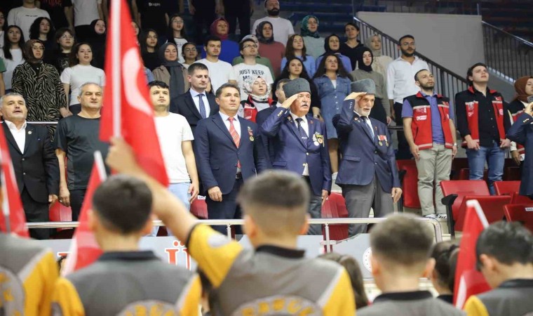 Karabükte gaziler, öğrenciler ile birlikte spor faaliyetleri yaptı