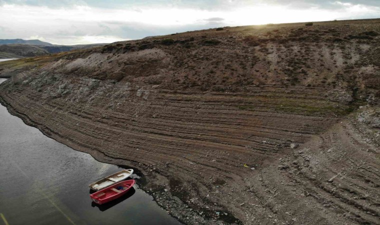 Karsta baraj suları 40 metre çekildi