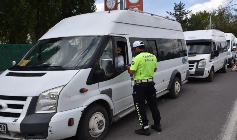 Karsta okul servisleri ve çevreleri denetlendi