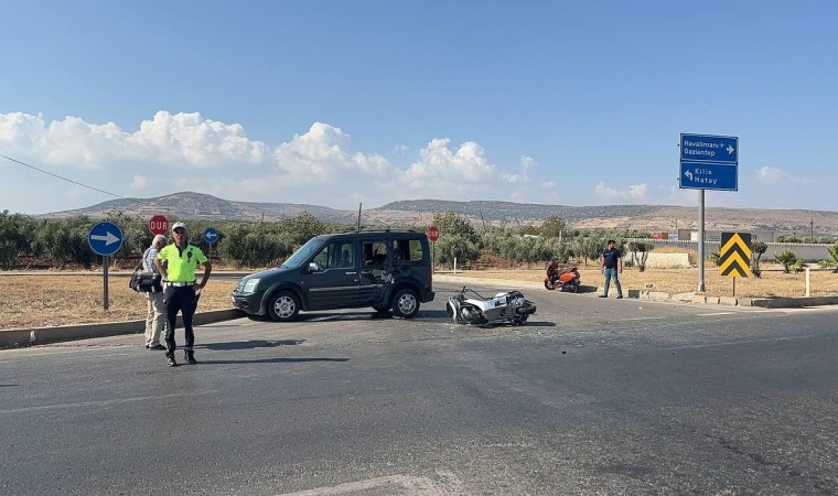 Kiliste motosiklet ile hafif ticari araç çarpıştı: 1i ağır 2 yaralı