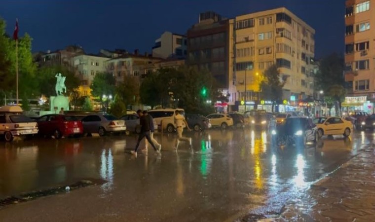 Kırklarelinde sağanak yağış