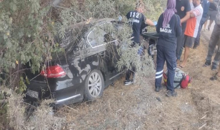 Konyada otomobil yol kenarındaki ağaçlara çarptı: 1 ölü, 1 yaralı