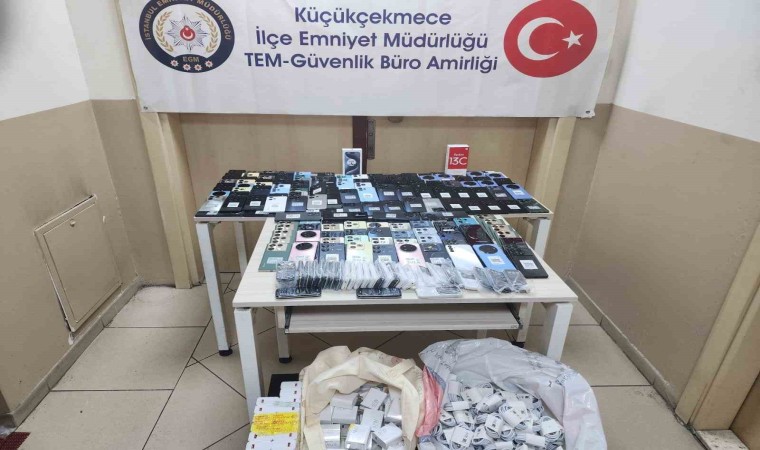 Küçükçekmecede 385 adet kaçak cep telefonu ele geçirildi