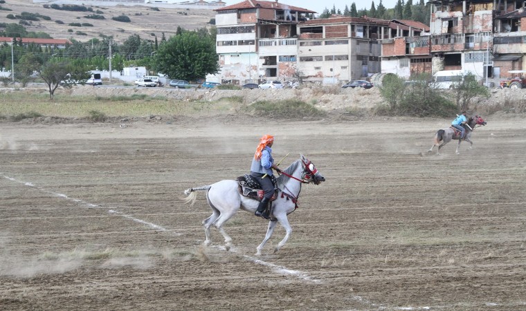 Kulada atlı cirit müsabakaları nefes kesti