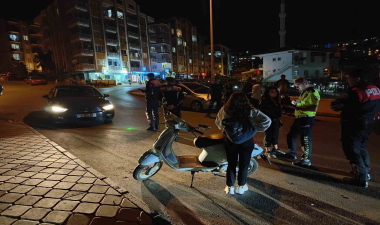 Kuşadasında Yunus timlerinin yaptığı şok uygulamalarında ruhsatsız silah ele geçirildi