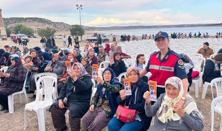 Kütahyada festivalde vatandaşlara KADES ve HAYDİ uygulaması tanıtıldı