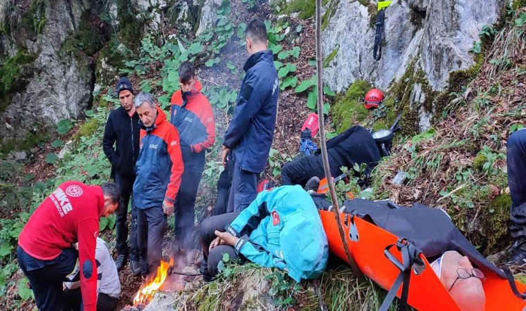 Maden ararken mahsur kalan madenciler 19 saat sonra helikopterle kurtarıldı