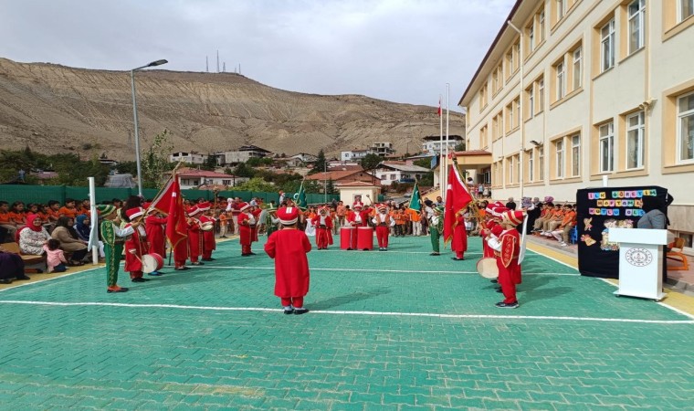 Malatyada bir ilki gerçekleştirip okul mehteran takımı kurdular