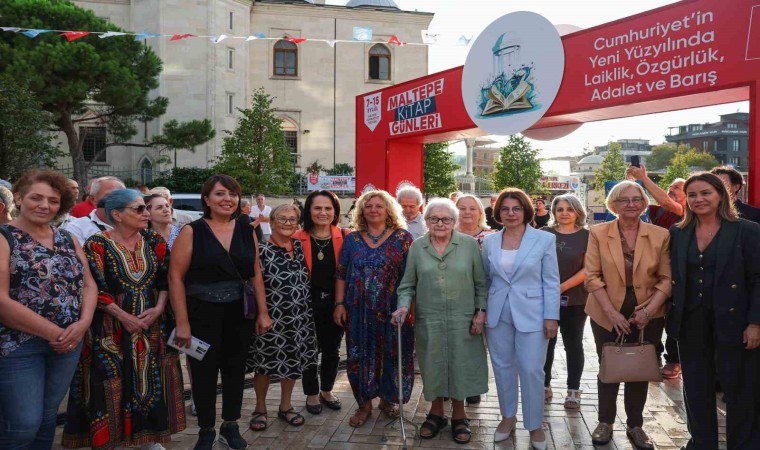 Maltepede kitap fuarı heyecanı başladı: Vatandaşlar yoğun ilgi gösterdi