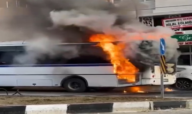 Manisada işçi servisi alev alev yandı