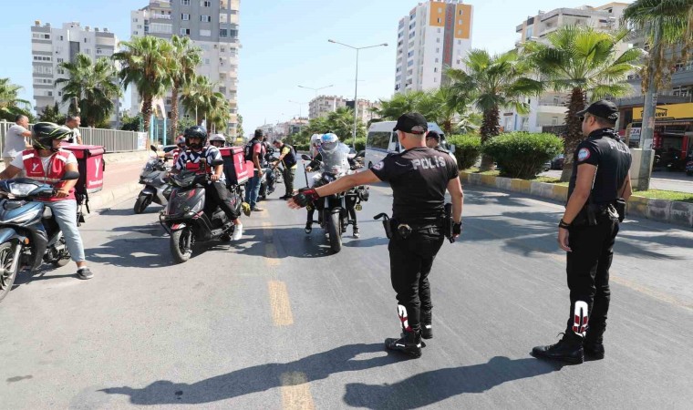 Mersinde motosiklet sürücülerine şok uygulama