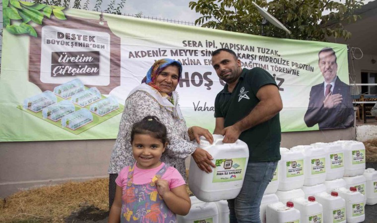 Mersinde üreticilere Akdeniz meyve sineği ile mücadele desteği